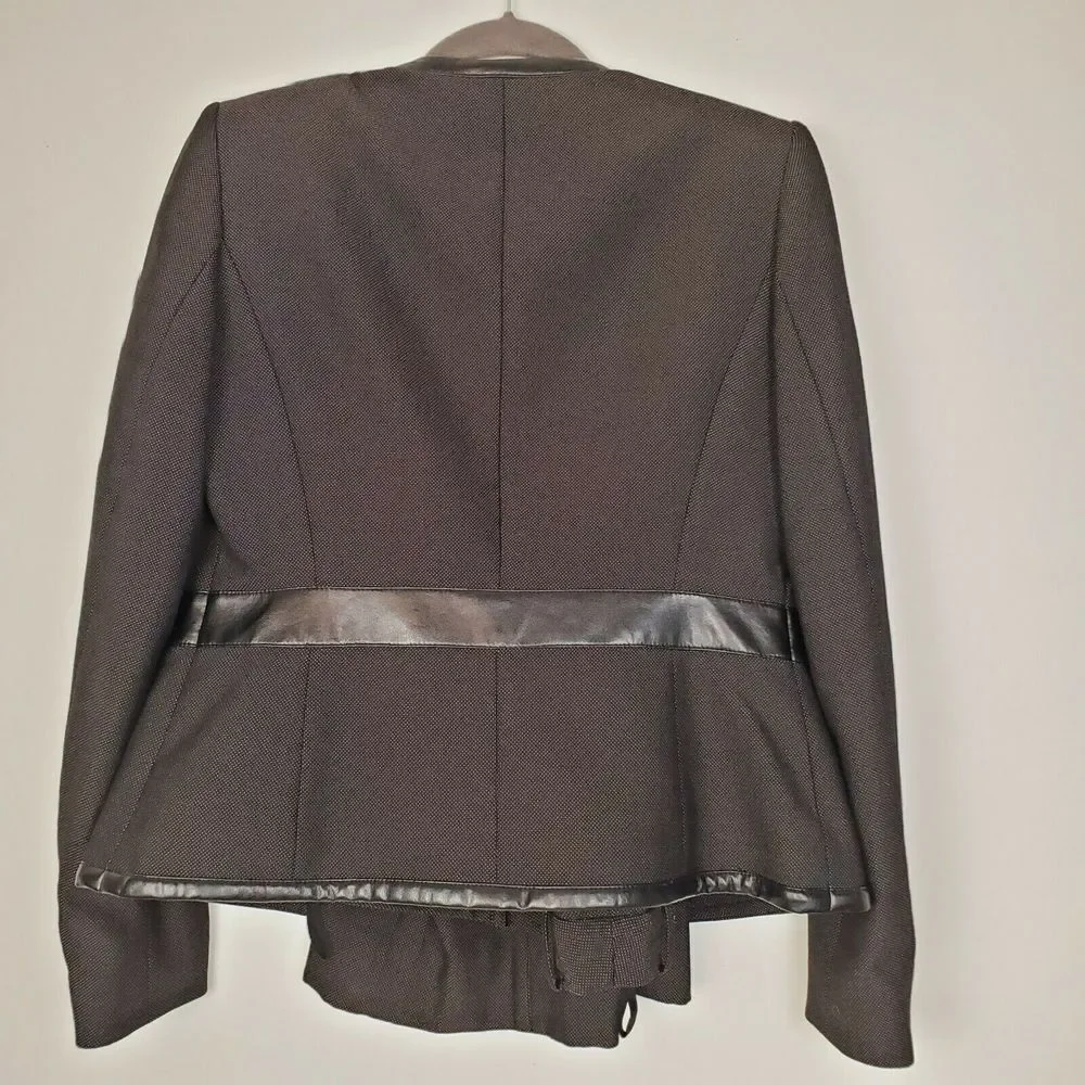 Albert Nipon Women's Black Pant Suit Faux Leather Trim Gold‎ Zipper Size 4 HN